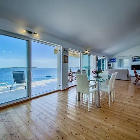 Seaview Lissa Apartman *