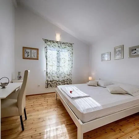 Seaview Lissa Apartman *