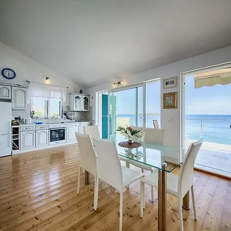 Seaview Lissa Apartman *