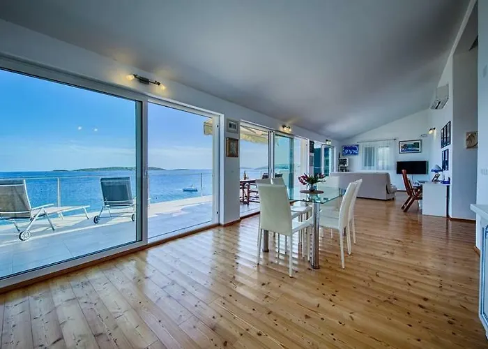 Seaview Lissa Apartamento *