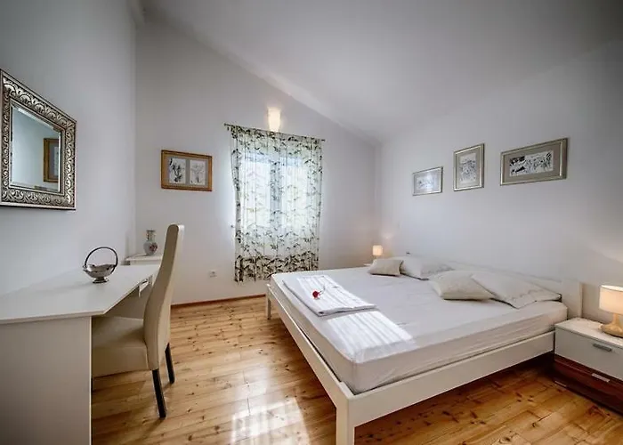 Seaview Lissa Apartamento *